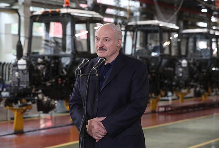 Лукашенко рассказал о тракторах в его хозяйстве президент