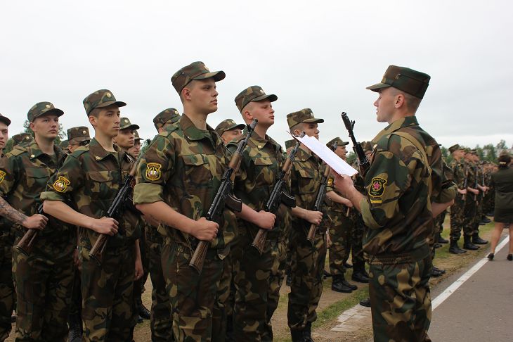 Военнослужащие нового пополнения приняли присягу. Посмотрите, как это было на самой массовой церемонии в Печах