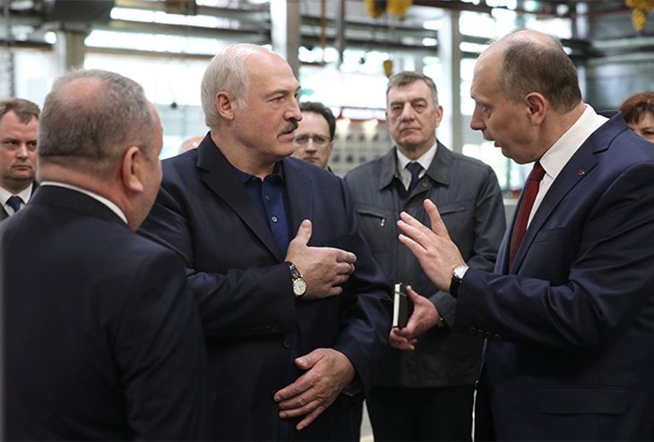 Лукашенко обратился к майданутым: У нас хватает людей в погонах, чтобы защитить страну. Если надо, буду один сражаться»