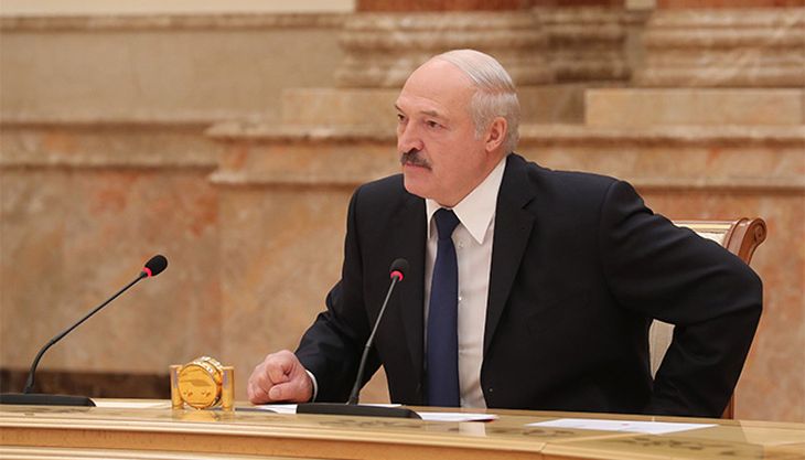 Лукашенко обратился к правительству: Спасти страну мы можем только сжав зубы