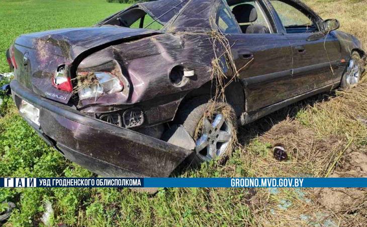 Под Гродно 19-летняя бесправница вылетела в кювет, сломав себе челюсть