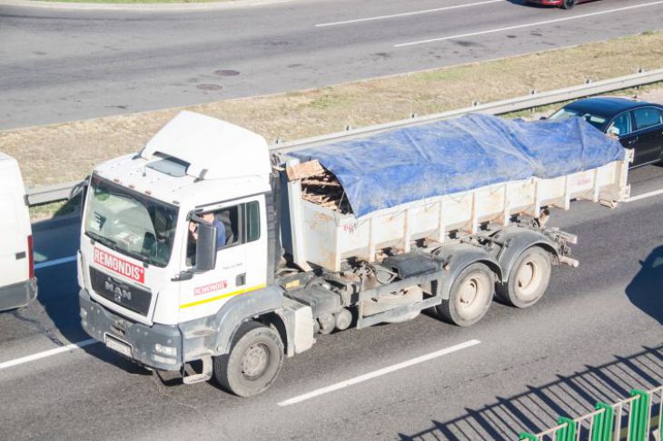 Эксперты назвали основные ошибки совершаемые водителями при обгоне грузовиков