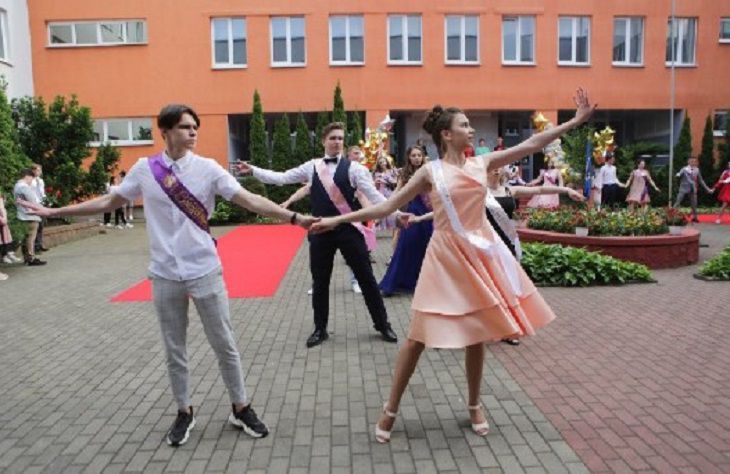 COVID-19 не помешал провести выпускные вечера в Минске: вот как это было COVID-19 не помешал провести выпускные вечера в Минске: вот как это было