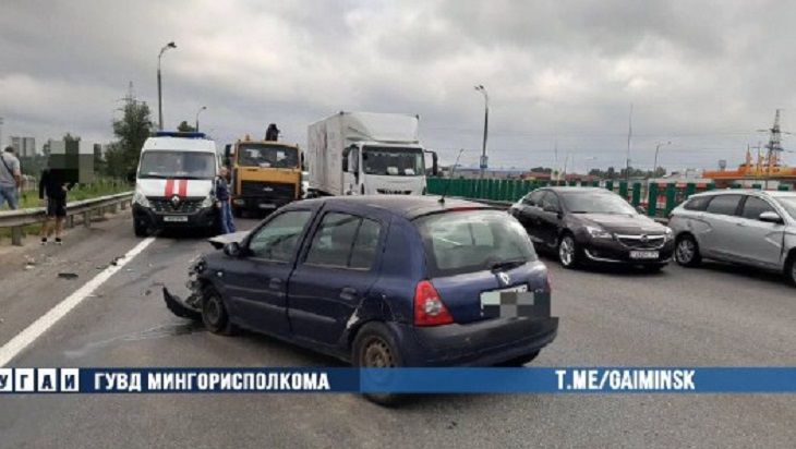 Массовое ДТП на МКАД: виновата женщина Массовое ДТП на МКАД: виновата женщина