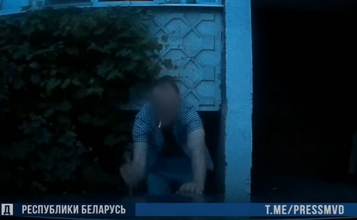 Житель Гомеля ключами царапал милицейский Ford, пока его снимала камера в авто – теперь он в ИВС