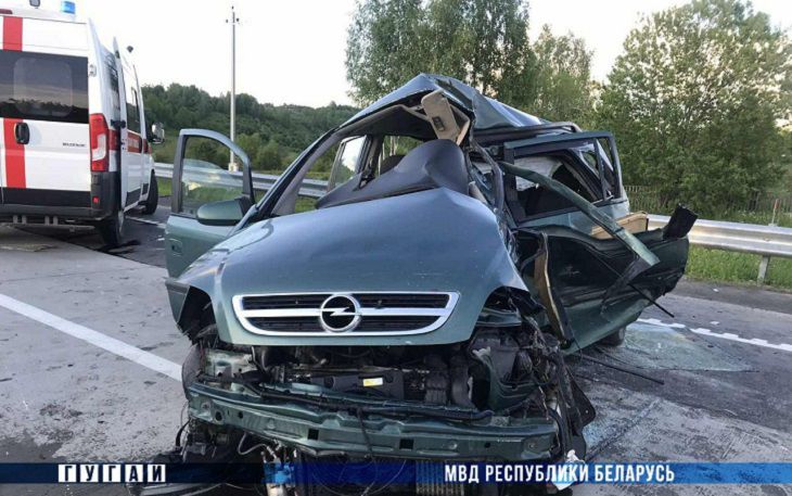 Под Оршей Opel влетел в грузовик: двое погибли