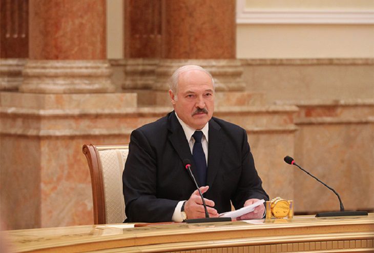 Лукашенко обсудил с Караником вторую волну COVID-19 в Беларуси
