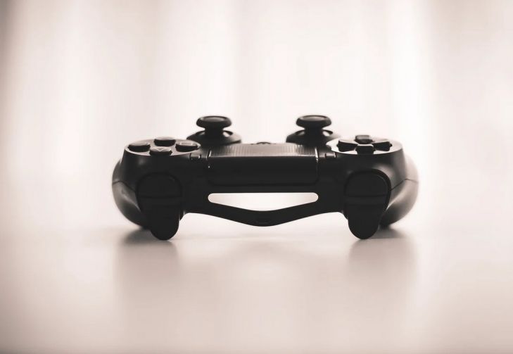 В Сети высмеяли внешний вид игровой приставки PlayStation 5 В Сети высмеяли внешний вид игровой приставки PlayStation 5