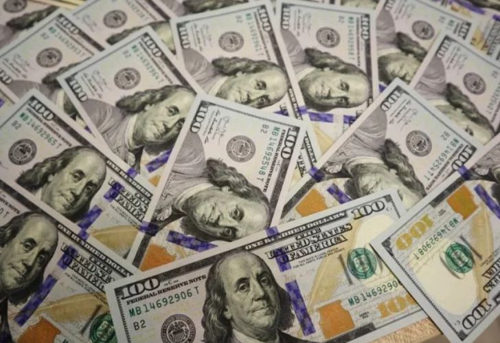 Курс доллара снижается на открытии торгов на БВФБ во вторник