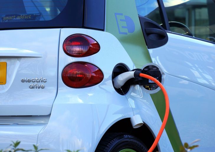 Белорусам больше не нужно платить НДС за ввоз электромобилей в Беларусь