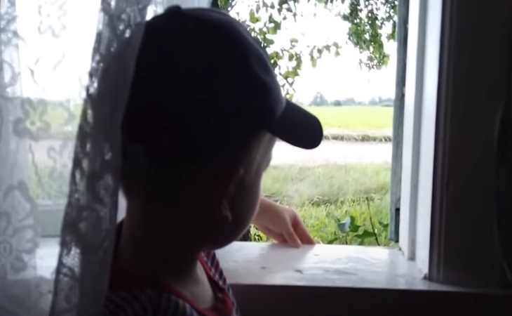 Под Брестом 4-летний мальчик убежал из дома через окно, чтобы увидеть папу. Его нашли в мелиоративном канале 