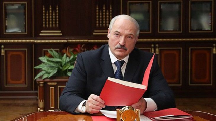Лукашенко назвал интернет мусоркой