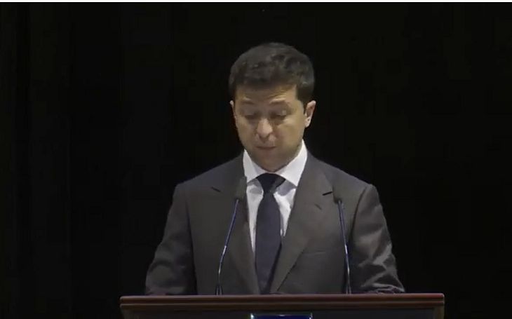 Зеленский перешел на особый режим работы из-за COVID-19 у жены