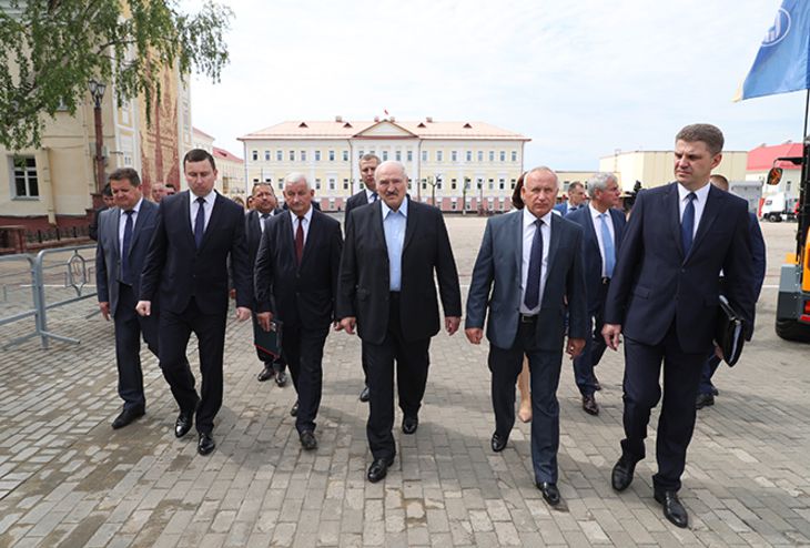 Лукашенко заявил о собранных 1,5 млн подписей Лукашенко заявил о собранных 1,5 млн подписей