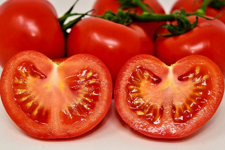 Почему из огурцов и помидоров нельзя делать салат