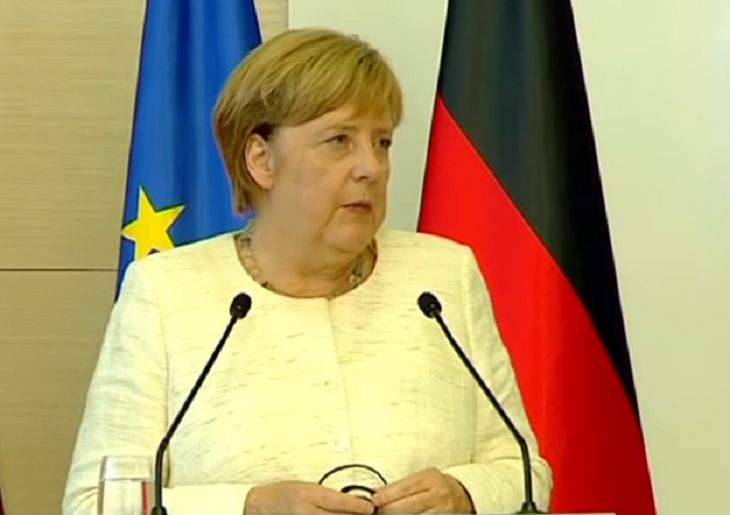 Меркель заявила о самой тяжелой ситуации в экономике за всю историю Германии
