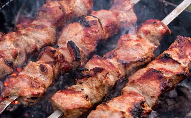 Эксперты рассказали, как правильно выбрать шашлык: на что обратить внимание