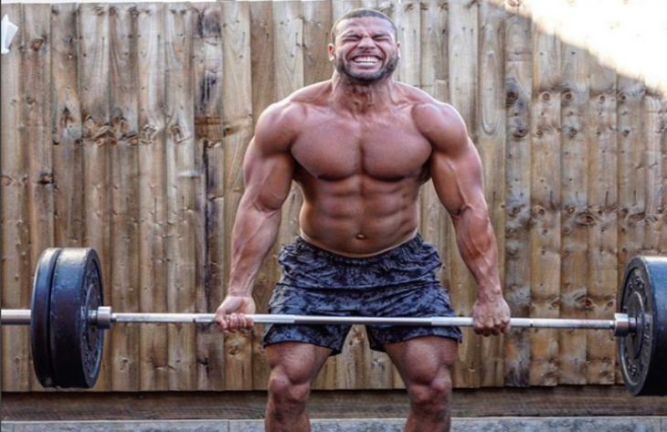 Родители пообещали купить приставку полному сыну, если он похудеет. Однако он немного перестарался Родители пообещали купить приставку полному сыну, если он похудеет. Однако он немного перестарался