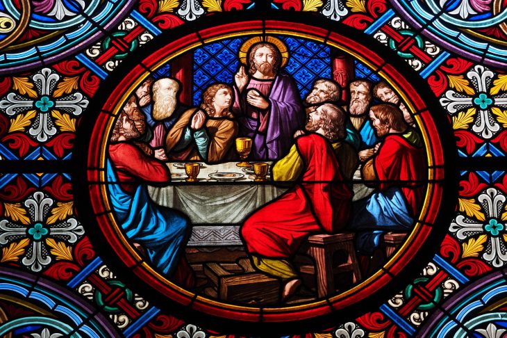В Сент-Олбанском соборе в Британии на фреске Леонардо да Винчи «Тайная вечеря» Христа изобразили чернокожим