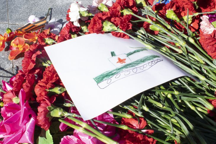 Стало известно, что лежало в котомках, подаренных гостям парада Победы в Москве