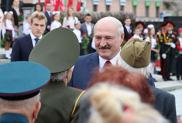 «И не посрамите нигде в своей жизни своего имени»: Лукашенко обратился к выпускникам военных вузов