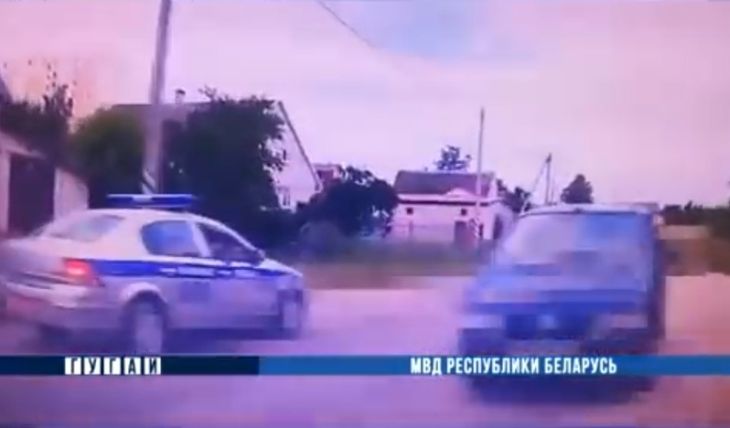 В Волковыске пьяный во время погони сбил и прокатил на капоте милиционера: ГАИ пришлось стрелять В Волковыске пьяный во время погони сбил и прокатил на капоте милиционера: ГАИ пришлось стрелять