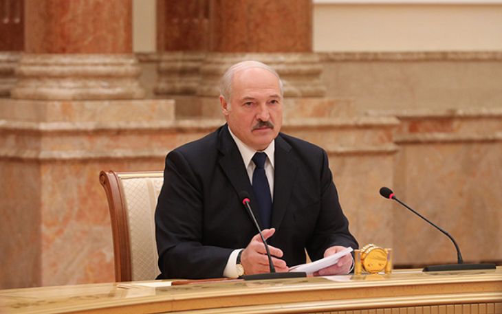 Лукашенко о подписании декрета о ПВТ 2.0: «Принесли документы, я, не глядя, их подписал. А чего глядеть было?»