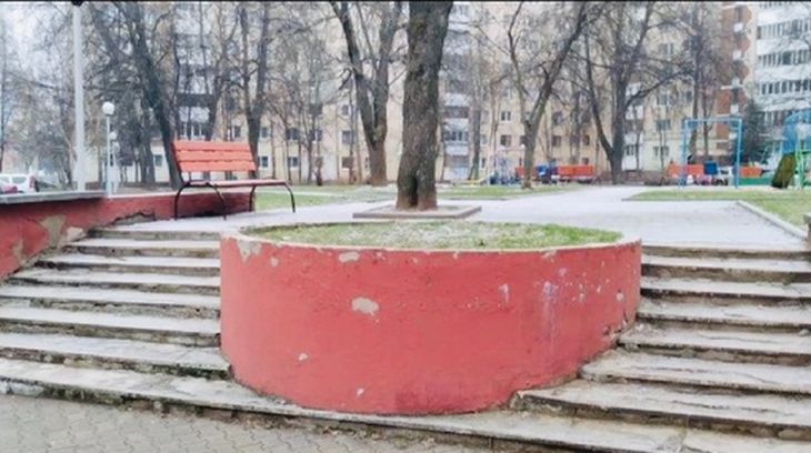 Жительница Минска позвонила в «115», и ей на следующий день починили лестницу во дворе