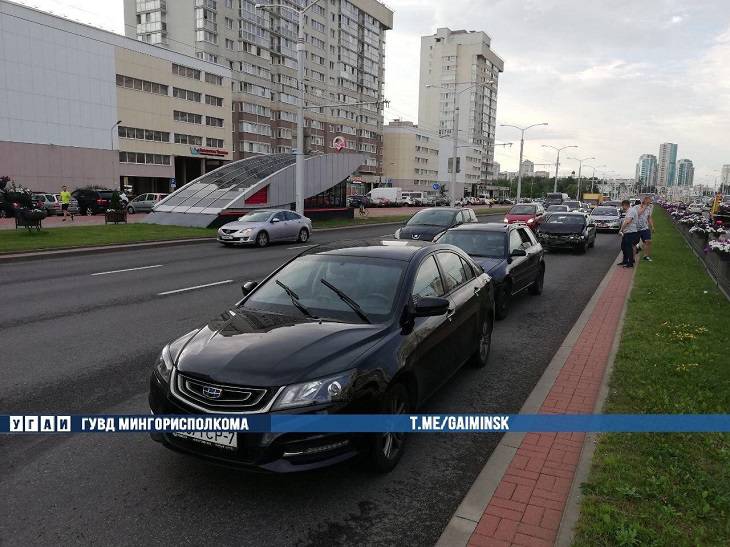 Три авто столкнулись на проспекте Дзержинского в Минске