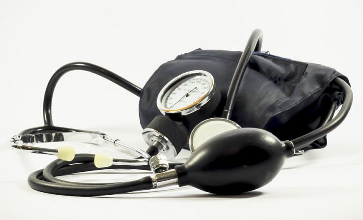 Эксперты назвали два редких симптома гипертонии