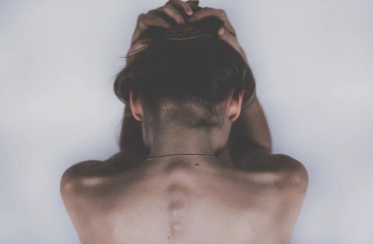 Из-за депрессии женщина начала чувствовать себя курицей Из-за депрессии женщина начала чувствовать себя курицей