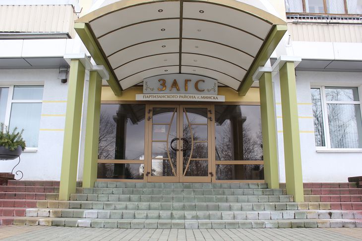 В масках и перчатках. Как коронавирус повлиял на свадьбы в Минске В масках и перчатках. Как коронавирус повлиял на свадьбы в Минске