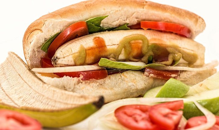 Ученые определили максимальное количество хот-догов, которое можно съесть за 10 минут