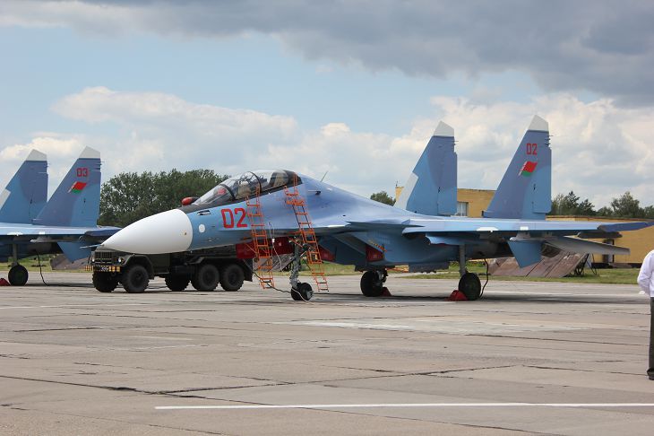 Смотрите, как истребители Су-30СМ заступали на боевое дежурство в Барановичах