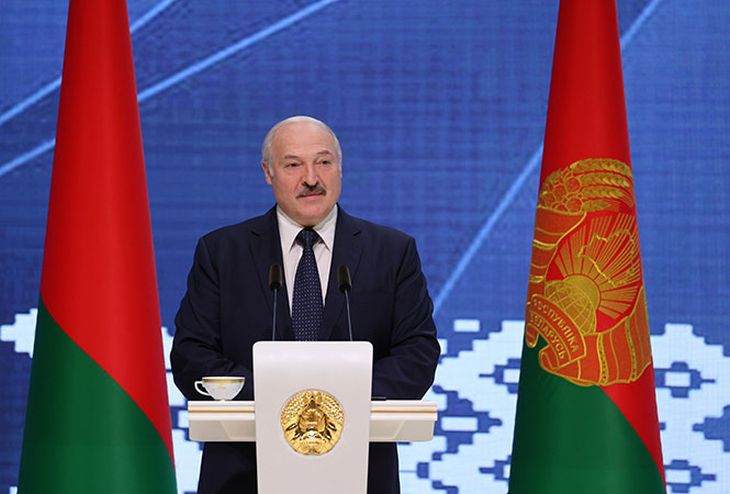 Лукашенко: «Выпендрится Россия там с нефтью – нас начинает штормить»