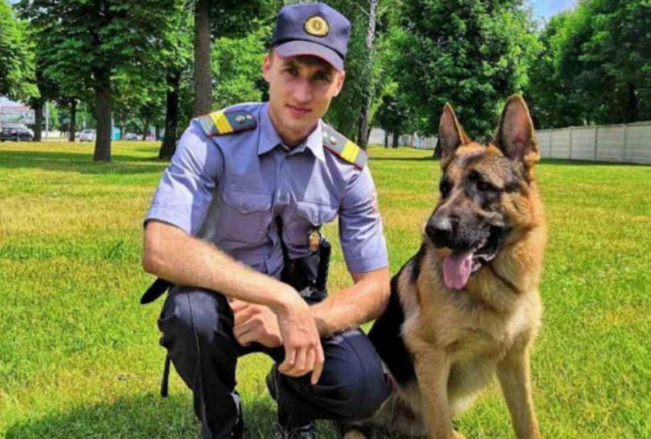 В Могилеве кинолог выгуливал служебную собаку и заодно задержал хулигана