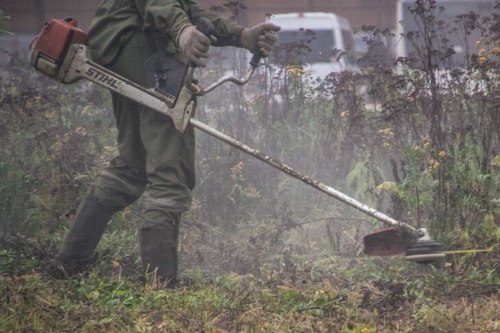 На Могилевщине мужчина косил траву и загорелся: как это произошло 