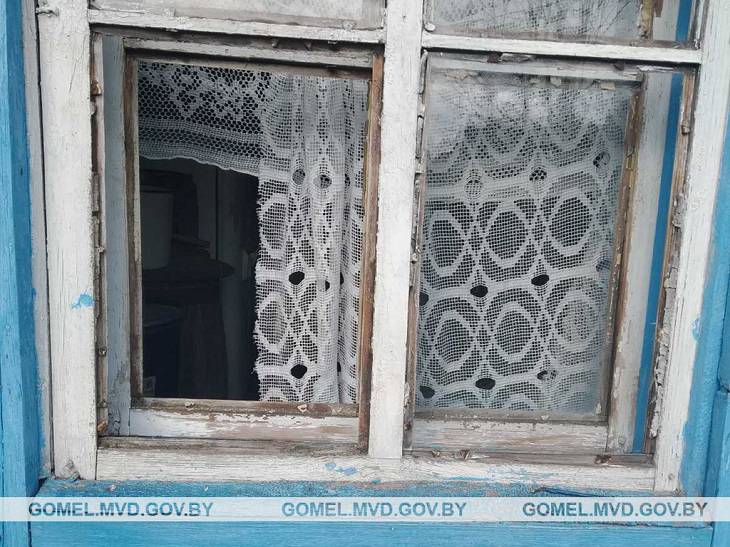 В Калинковичском районе грабитель проник в дом и напал на пенсионерку