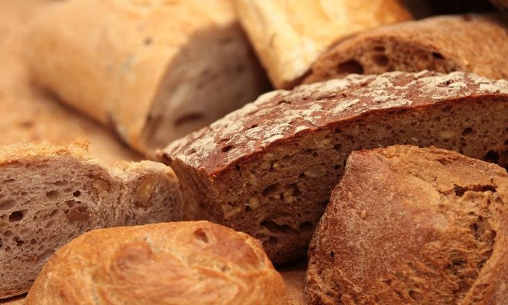 Ученые рассказали, какой хлеб помогает похудеть