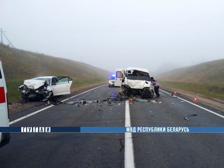 Страшное ДТП под Логойском: один человек погиб, четверо — в больнице