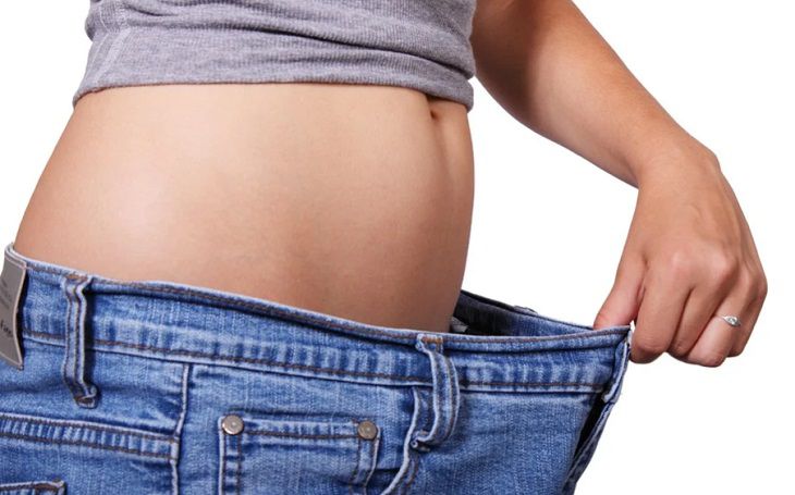 Диетолог назвала главную ошибку при борьбе с жиром на животе