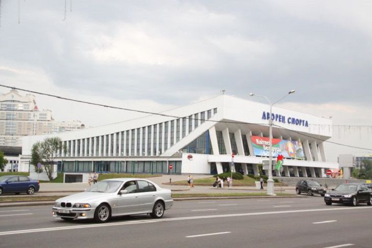 В Минске общественный транспорт не будет останавливаться у Дворца спорта: что произошло
