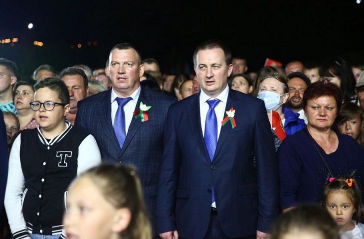 Губернатор Турчин приехал в Клецк и спел гимн Губернатор Турчин приехал в Клецк и спел гимн