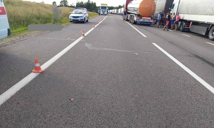 Под Ошмянами фура переехала человека: он погиб