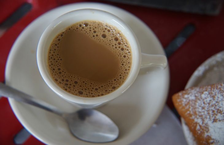 Здоровая альтернатива кофе: медики объяснили, почему стоит пить цикорий