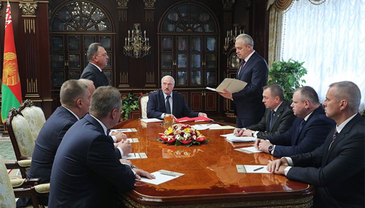Лукашенко потребовал, чтобы экономика не развивалась в том направлении, в котором ей «хочется»