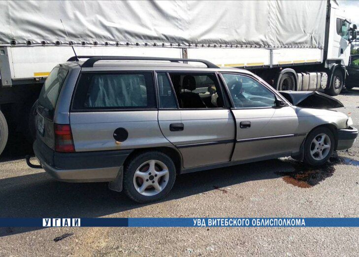 Opel влетел в фуру в Новополоцке: пострадали женщина и ребенок