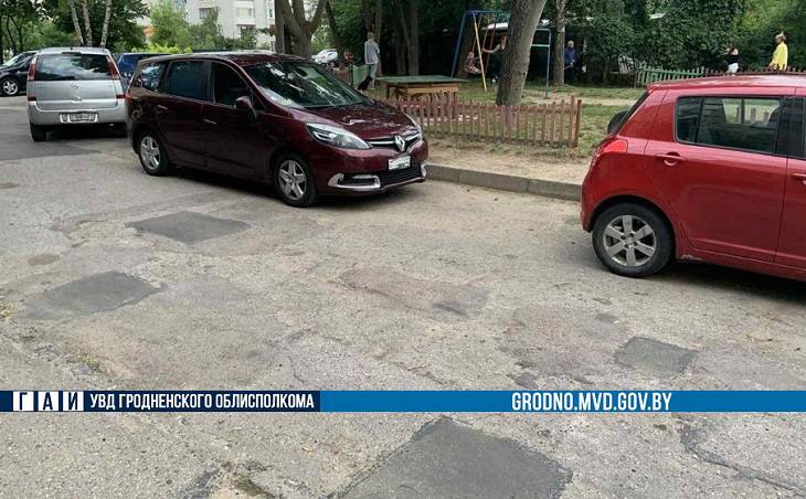 В Гродно 4-летний ребенок выбежал под колеса авто