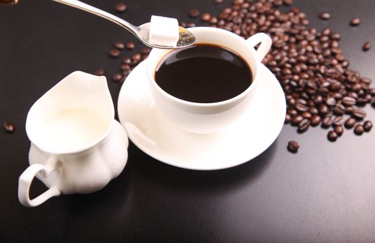 Медики рассказали, кому опасно пить кофе по утрам