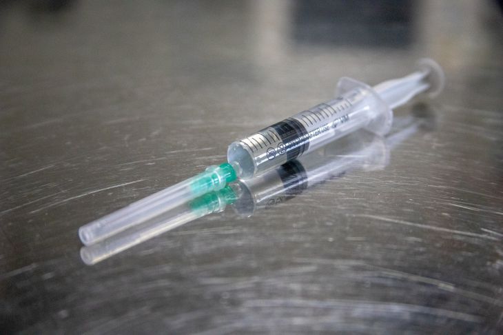 Минздрав России прокомментировал сообщение о раннем доступе элиты к вакцине от коронавируса